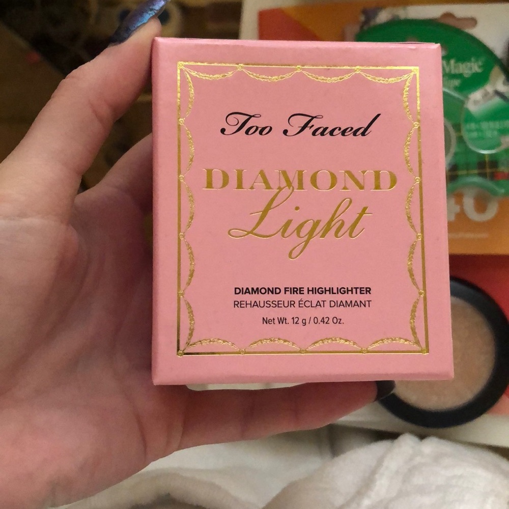 Too faced diamond light highlighter